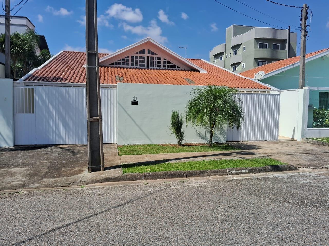 Casa em Afonso Pena, São José dos Pinhais/PR de 230m² 3 quartos à venda por R$ 859.000,00