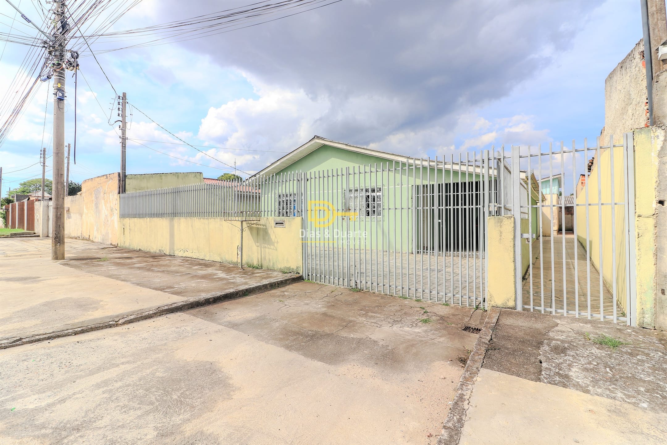 Terreno em Pinheirinho, Curitiba/PR de 150m² à venda por R$ 598.000,00