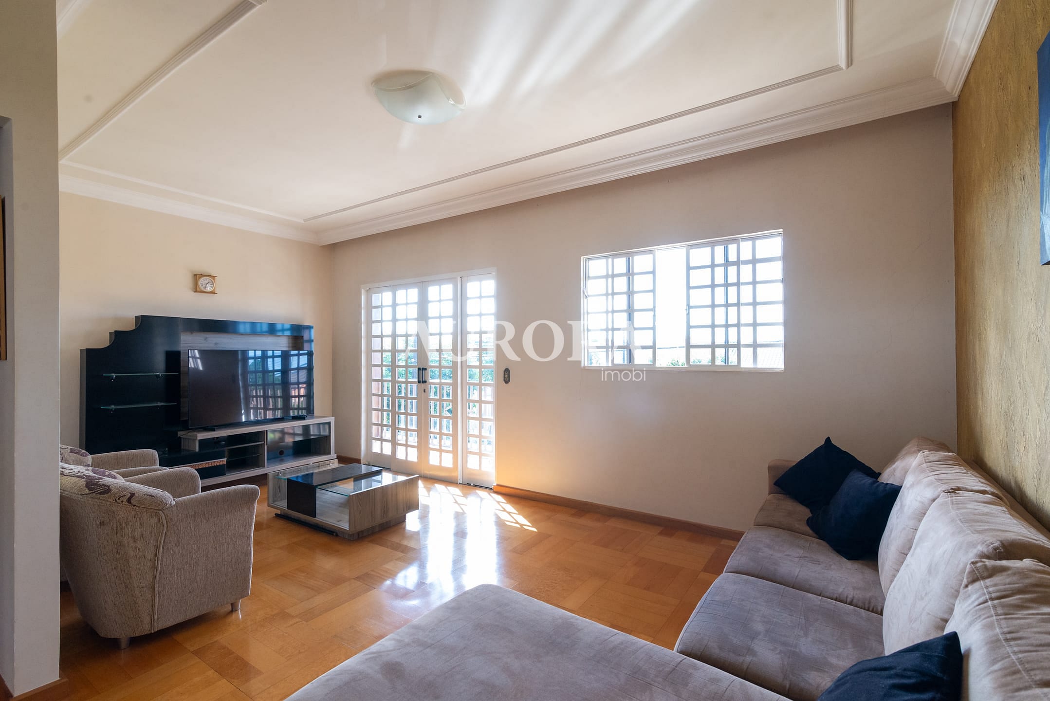 Casa em Residencial Abussafe, Londrina/PR de 220m² 5 quartos à venda por R$ 698.999,00