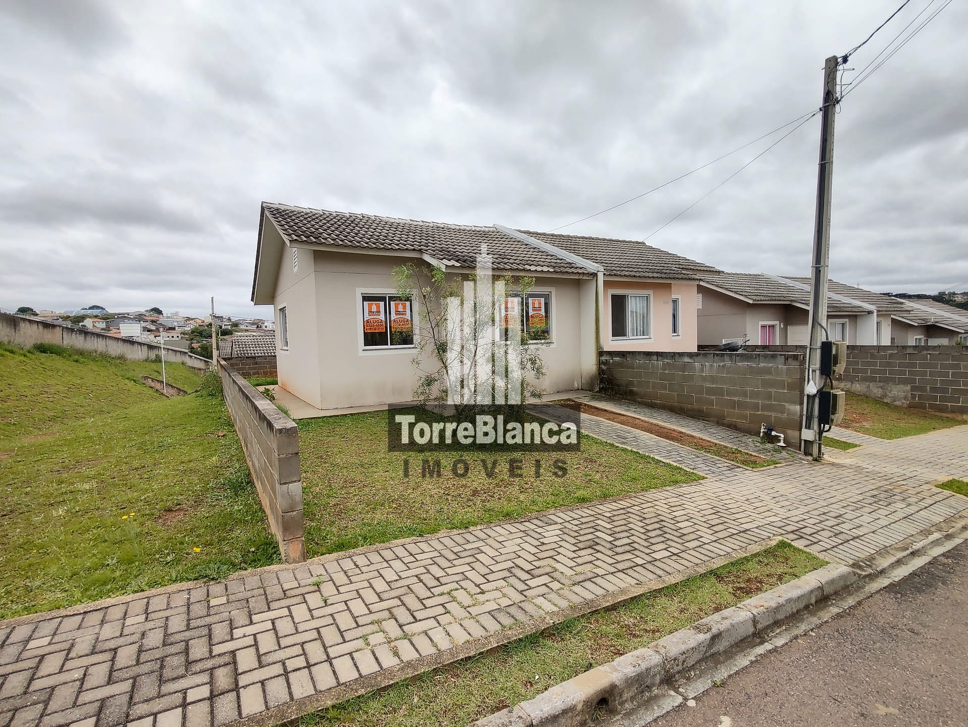 Casa em Oficinas, Ponta Grossa/PR de 42m² 2 quartos à venda por R$ 170.000,00 ou para locação R$ 700,00/mes