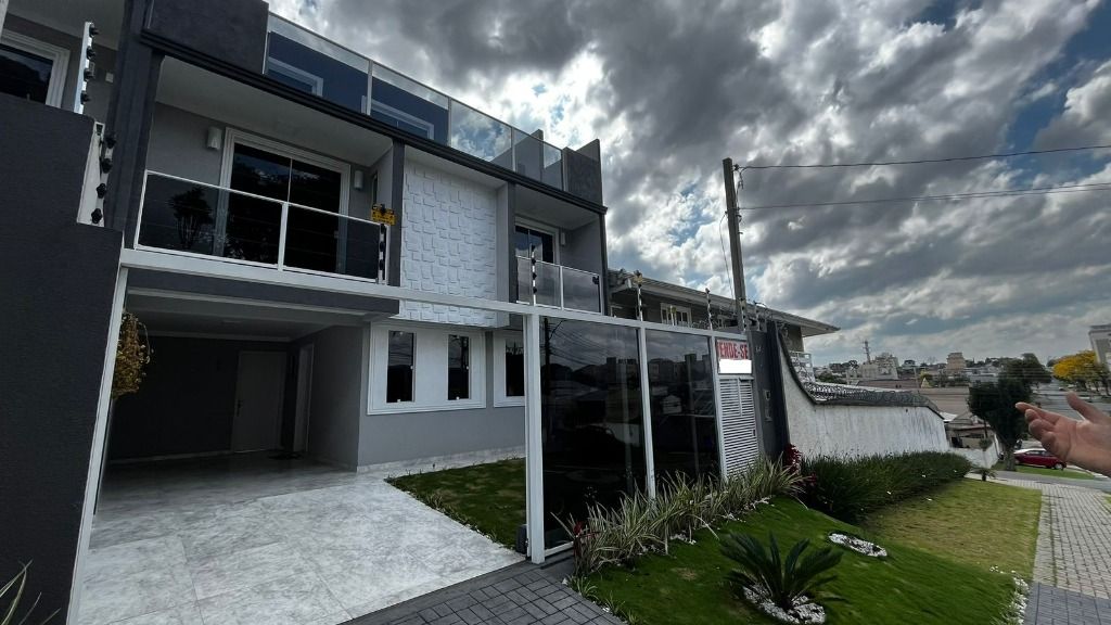 Sobrado em Capão Raso, Curitiba/PR de 116m² 3 quartos à venda por R$ 889.000,00