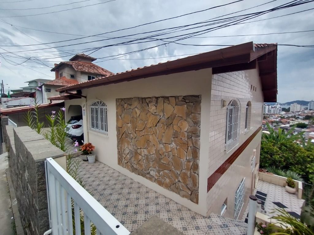 Casa em Agronômica, Florianópolis/SC de 120m² 3 quartos à venda por R$ 654.000,00