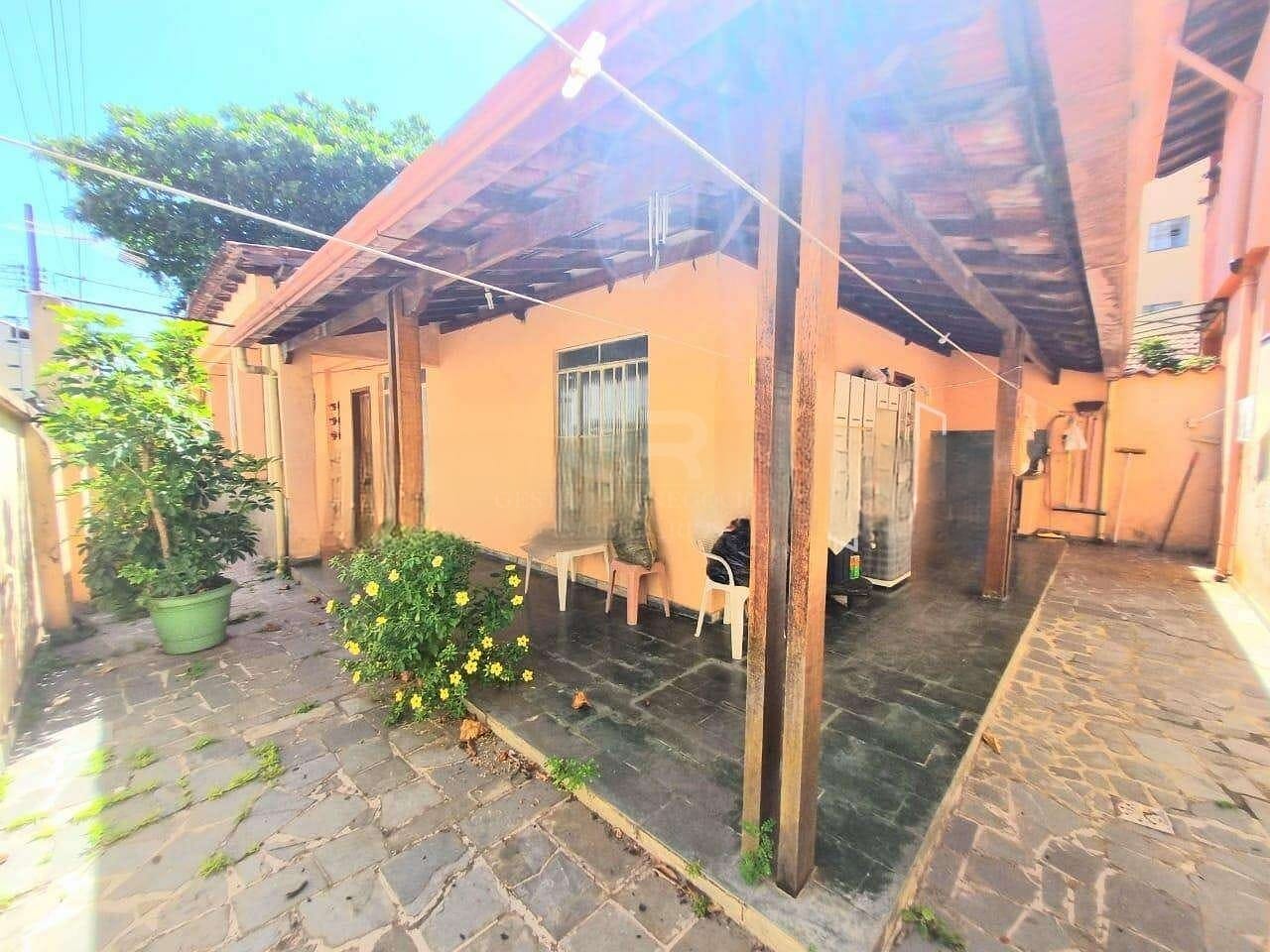 Casa em Carlos Prates, Belo Horizonte/MG de 407m² 6 quartos à venda por R$ 1.074.000,00