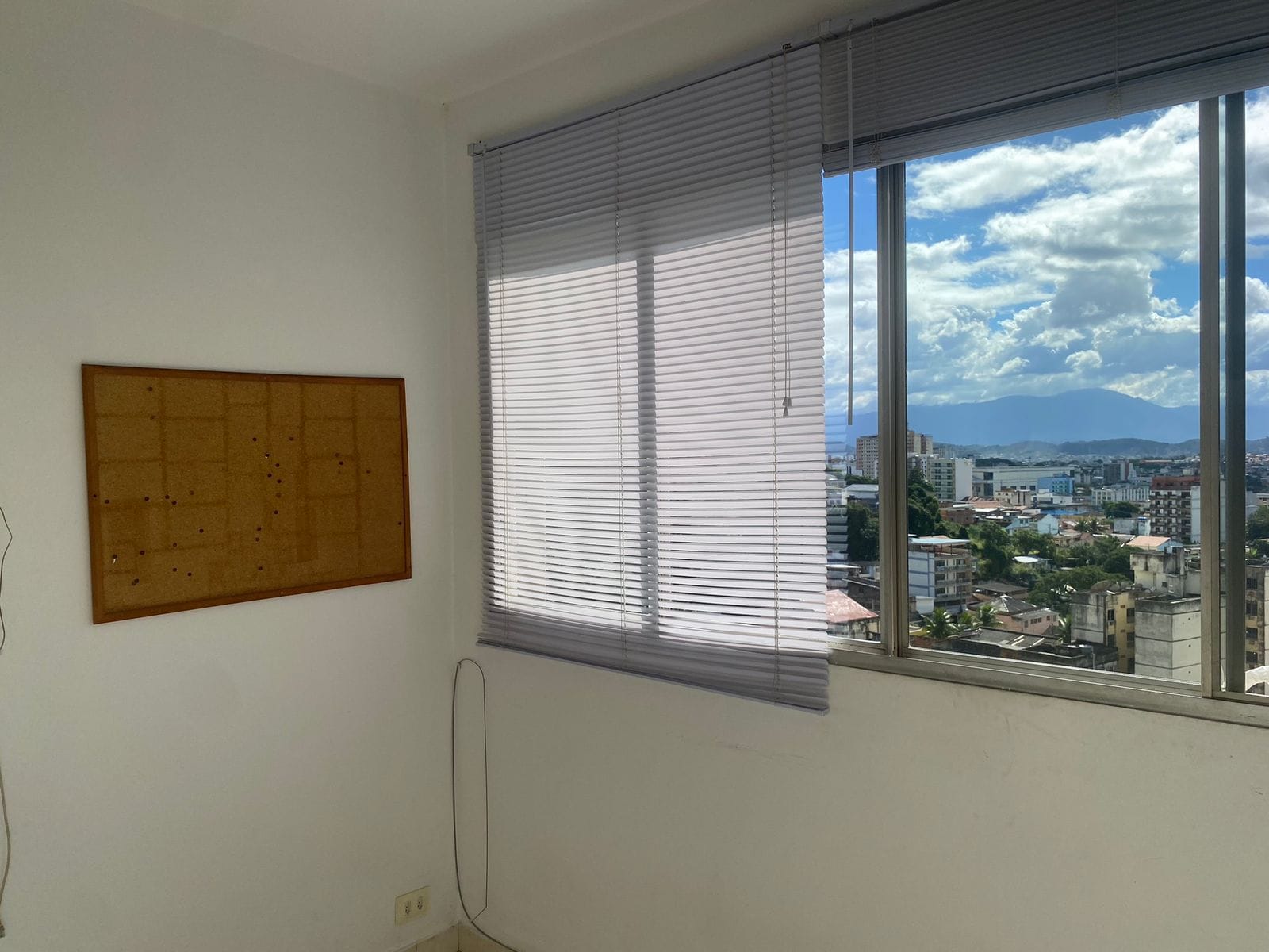 Apartamento em Caonze, Nova Iguaçu/RJ de 60m² 2 quartos para locação R$ 1.200,00/mes