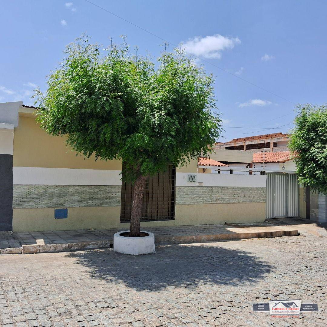 Casa em Belo Horizonte, Patos/PB de 180m² 4 quartos à venda por R$ 379.000,00