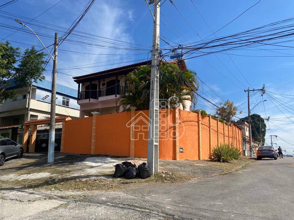 Casa em Mutuá, São Gonçalo/RJ de 245m² 6 quartos à venda por R$ 649.000,00