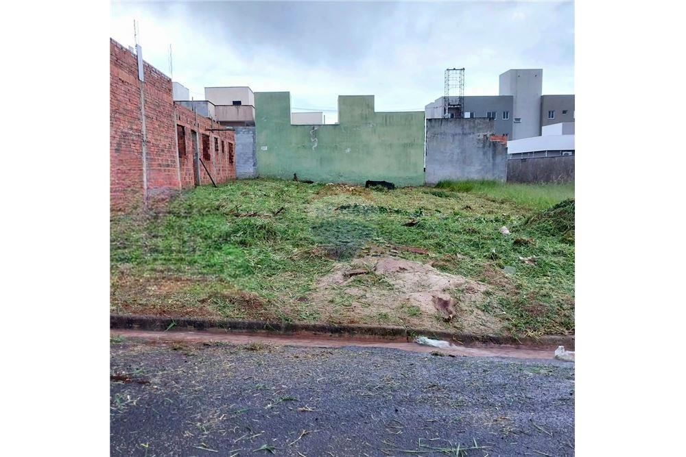 Terreno em Centro, Botucatu/SP de 250m² à venda por R$ 115.900,00