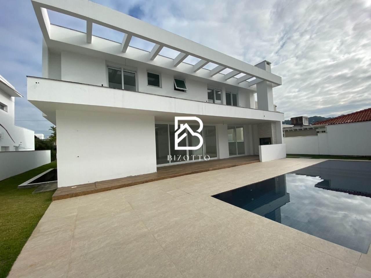 Casa em Jurerê Internacional, Florianópolis/SC de 570m² 4 quartos à venda por R$ 7.349.000,00