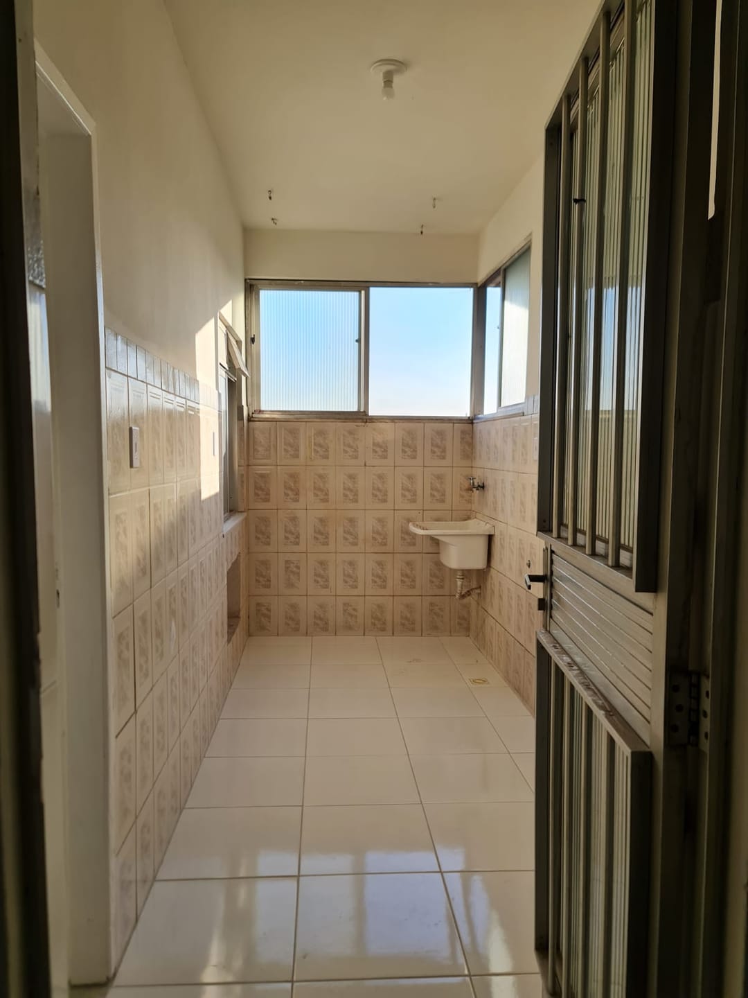 Apartamento em Centro, São João de Meriti/RJ de 68m² 2 quartos para locação R$ 1.100,00/mes