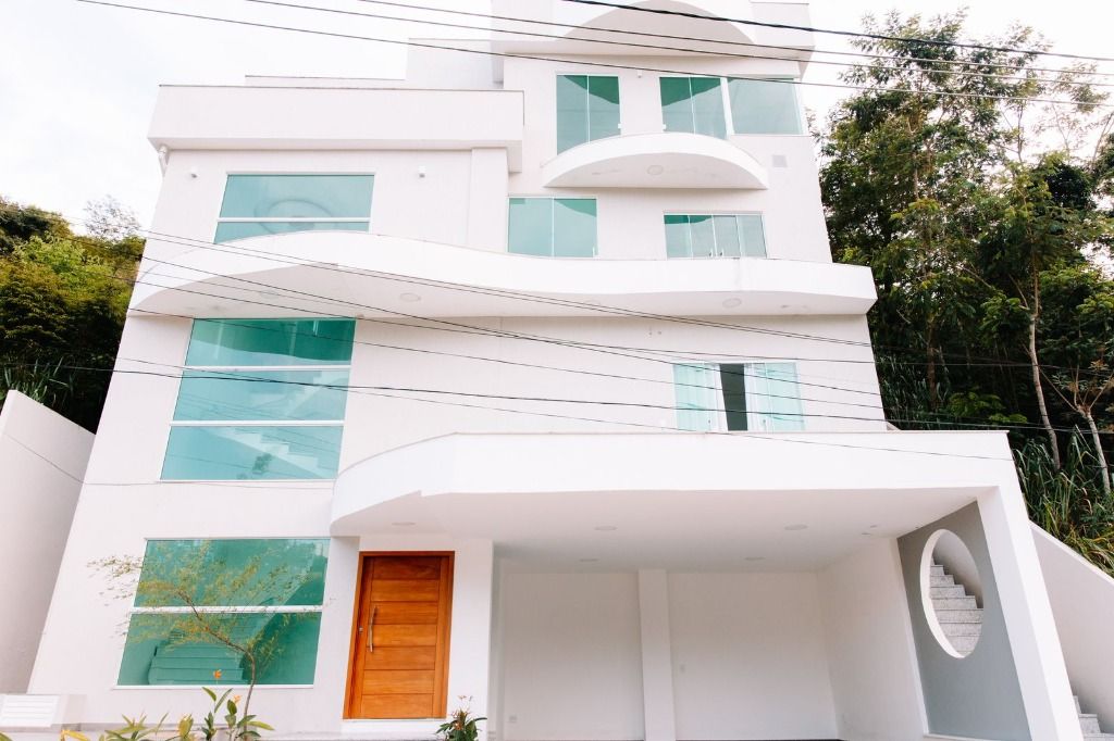 Casa em Maria Paula, São Gonçalo/RJ de 100m² 6 quartos à venda por R$ 1.589.000,00