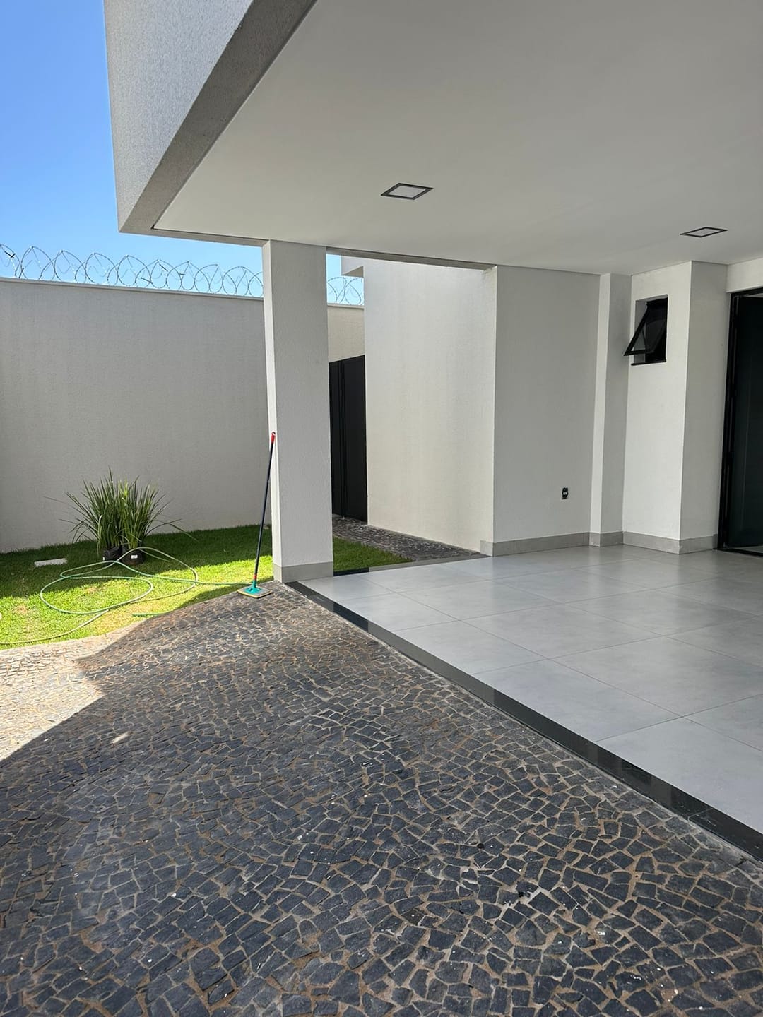 Casa em Laranjeiras, Uberlândia/MG de 133m² 3 quartos à venda por R$ 698.000,00