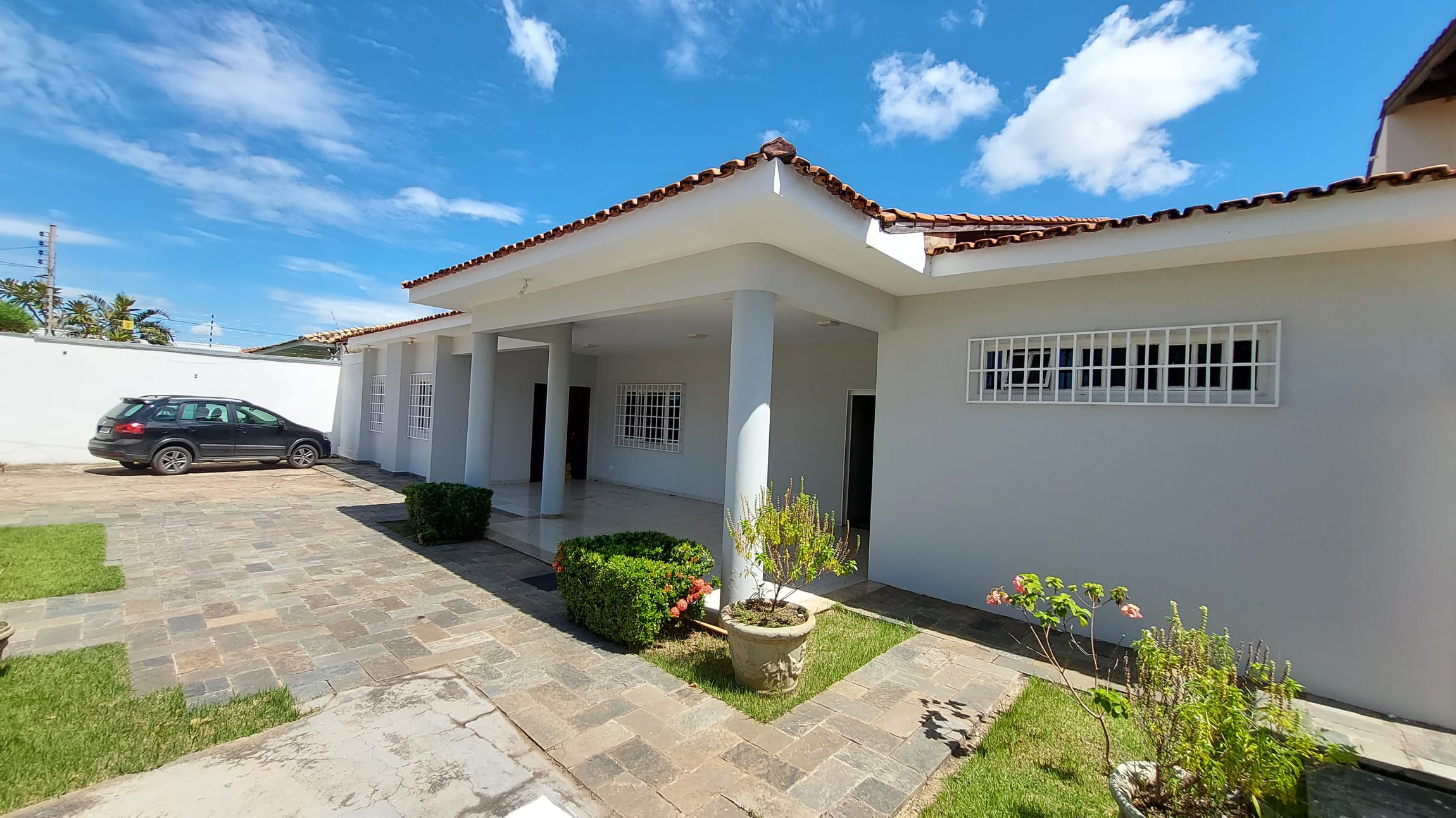 Sobrado em Jardim Califórnia, Cuiabá/MT de 414m² 3 quartos à venda por R$ 988.000,00