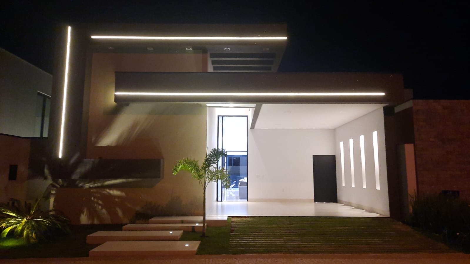 Casa em Cazeca, Uberlândia/MG de 215m² 3 quartos à venda por R$ 1.684.000,00