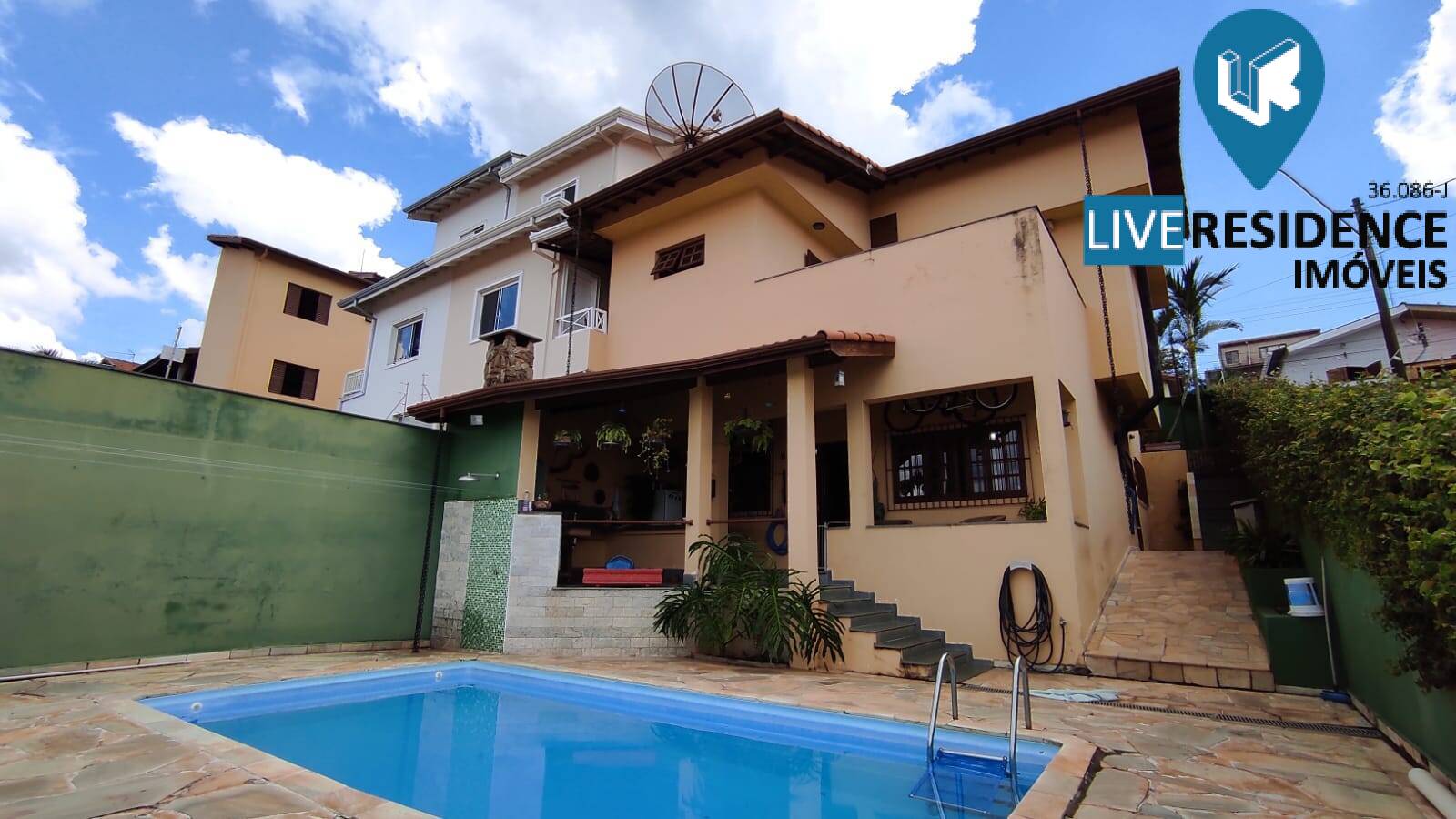 Casa em Novo Cruzeiro, Itatiba/SP de 210m² 3 quartos à venda por R$ 639.000,00