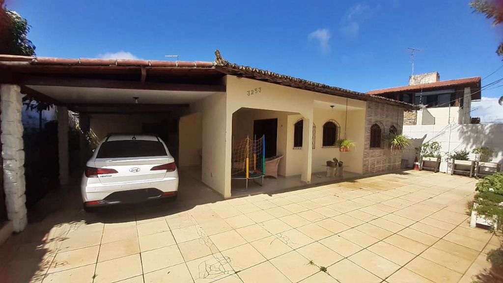 Casa em Candelária, Natal/RN de 400m² 3 quartos à venda por R$ 649.000,00