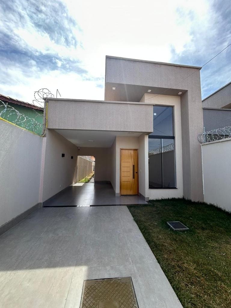 Casa em Parque Ibirapuera, Aparecida de Goiânia/GO de 110m² 3 quartos à venda por R$ 339.000,00