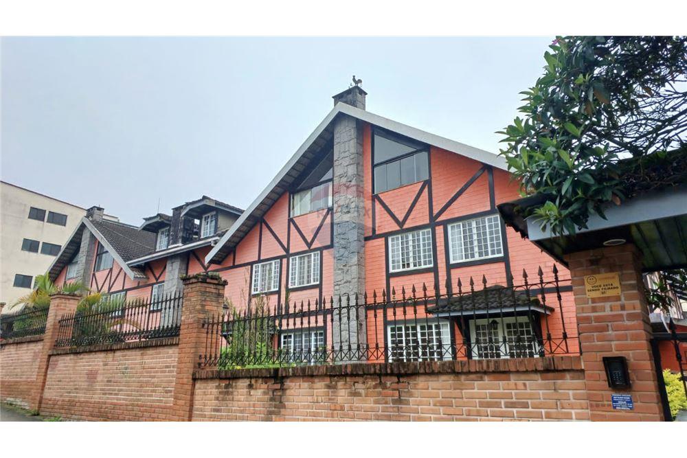 Casa em Alto, Teresópolis/RJ de 114m² 4 quartos à venda por R$ 889.000,00