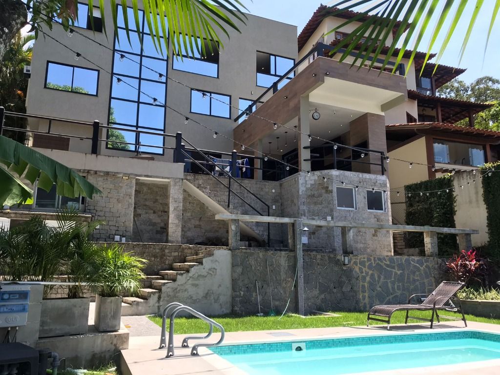 Casa em Pendotiba, Niterói/RJ de 386m² 4 quartos à venda por R$ 2.199.000,00