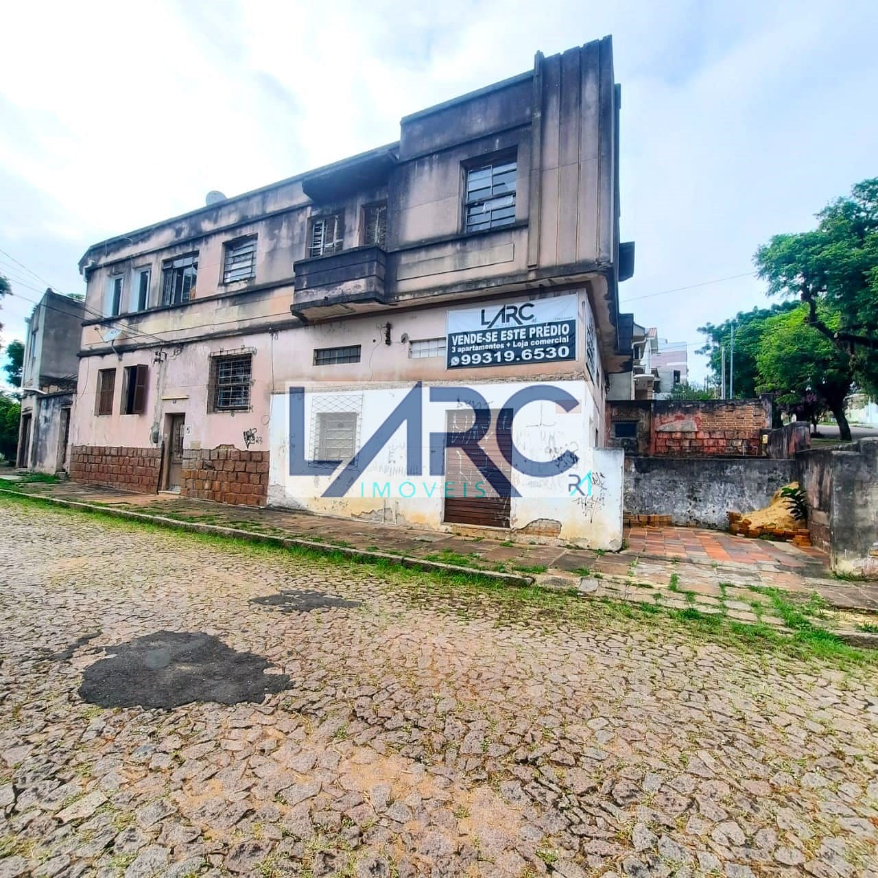 Apartamento em Medianeira, Porto Alegre/RS de 260m² 8 quartos à venda por R$ 489.000,00