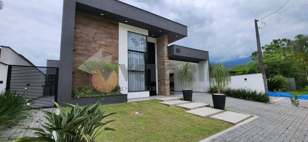 Casa em Massaguaçu, Caraguatatuba/SP de 240m² 4 quartos à venda por R$ 1.799.000,00