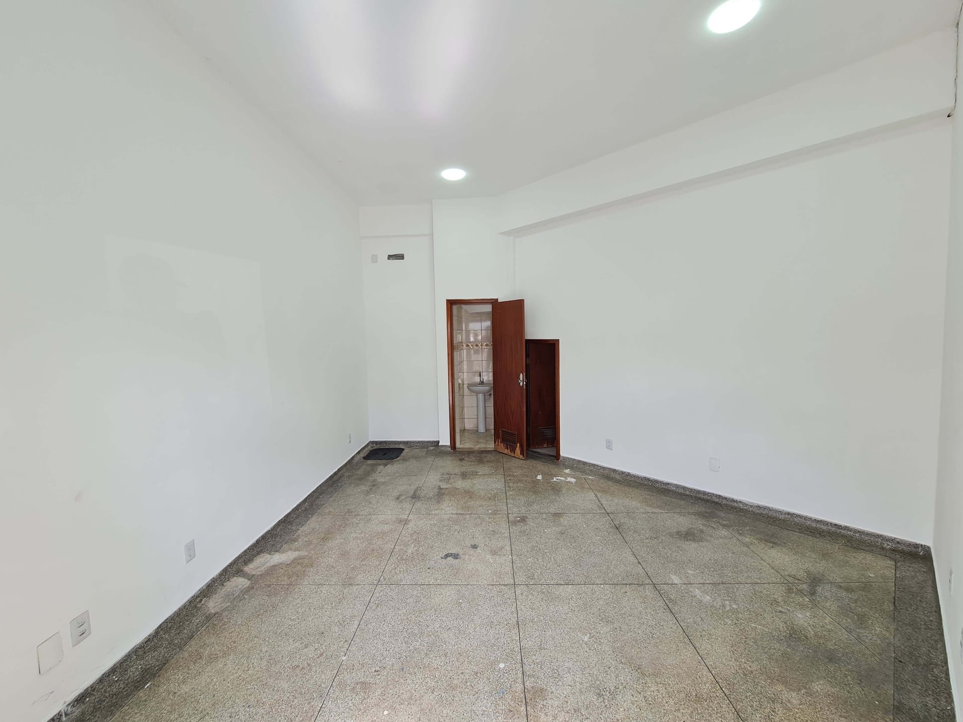 Sala em Vila Redenção, Goiânia/GO de 44m² para locação R$ 1.950,00/mes