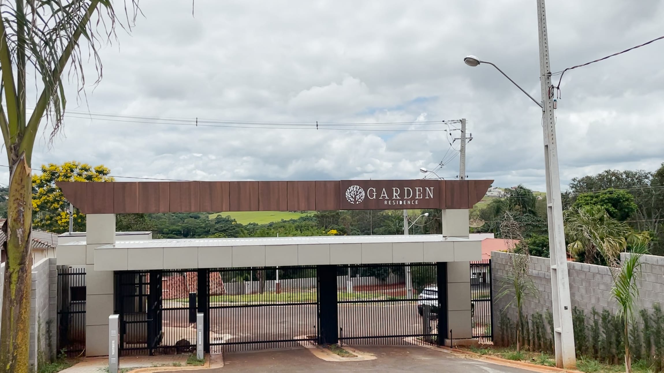 Terreno em Vila Martins, Apucarana/PR de 300m² à venda por R$ 249.000,00