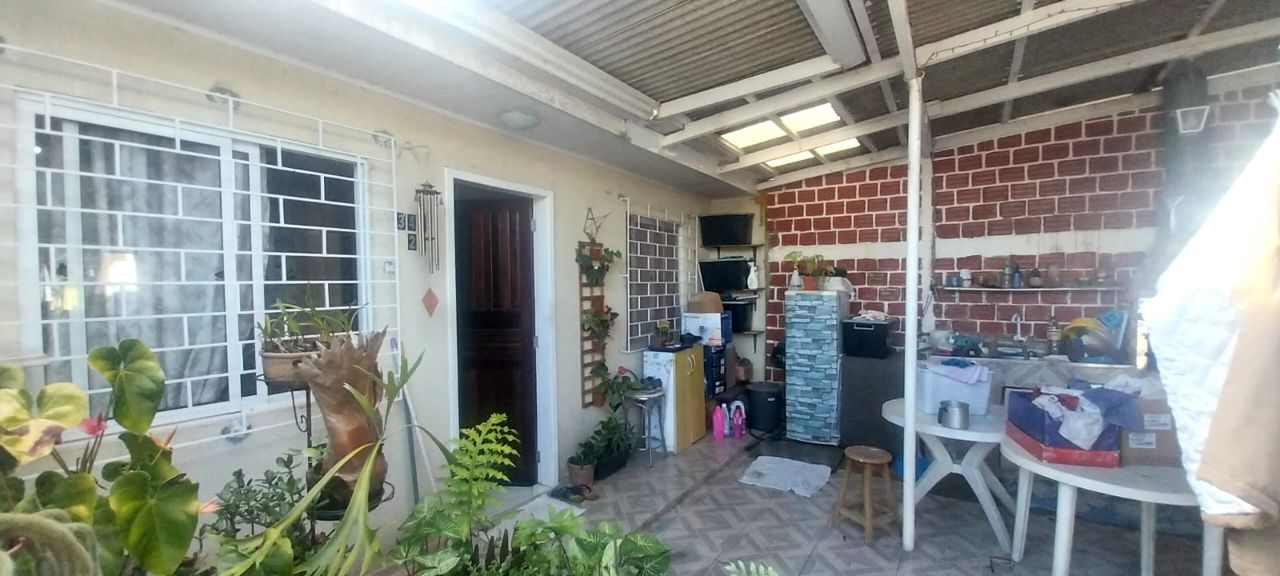 Casa em Iguaçu, Fazenda Rio Grande/PR de 55m² 2 quartos à venda por R$ 179.000,00