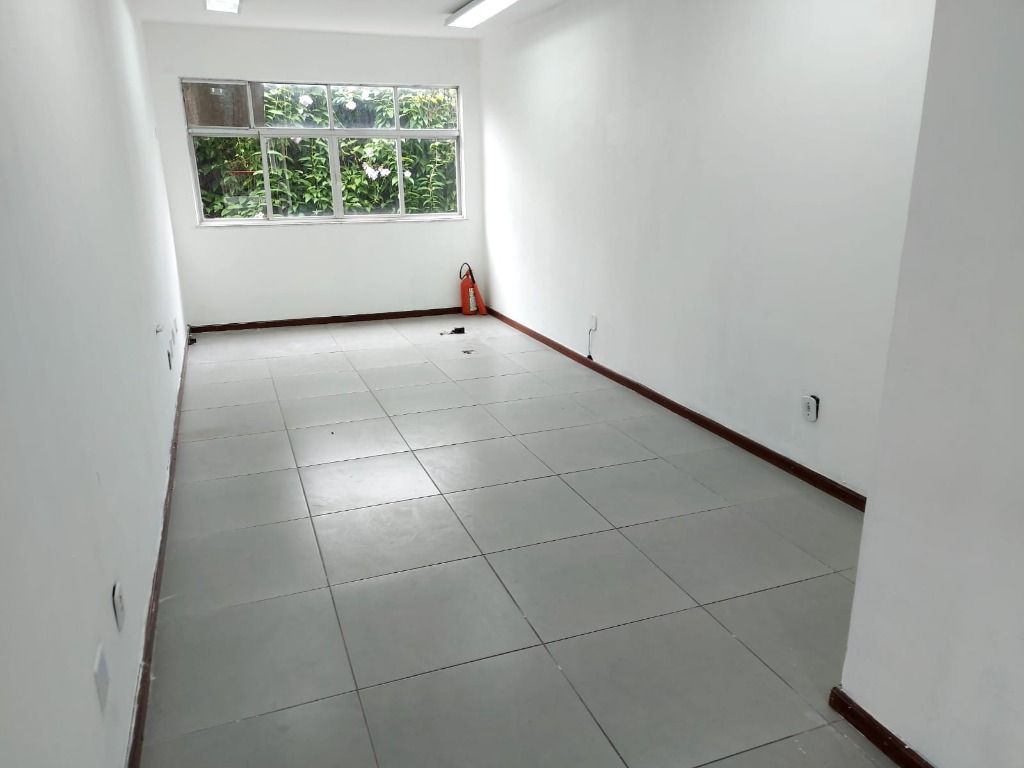 Sala em Badu, Niterói/RJ de 21m² à venda por R$ 140.000,00 ou para locação R$ 700,00/mes