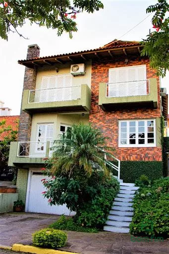 Casa em Espírito Santo, Porto Alegre/RS de 298m² 4 quartos à venda por R$ 989.000,00