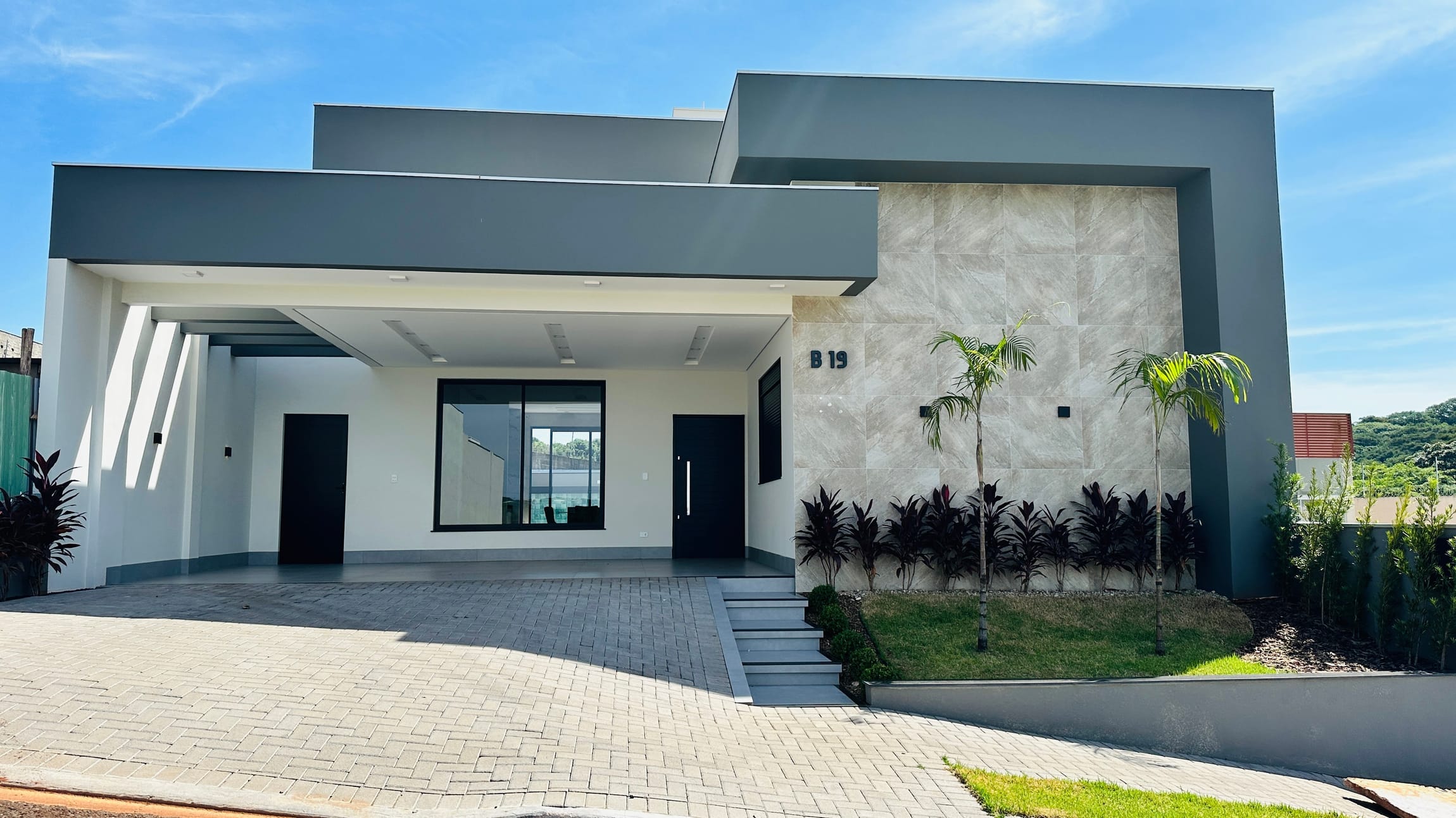 Casa em Parque Industrial, Maringá/PR de 218m² 3 quartos à venda por R$ 1.779.000,00