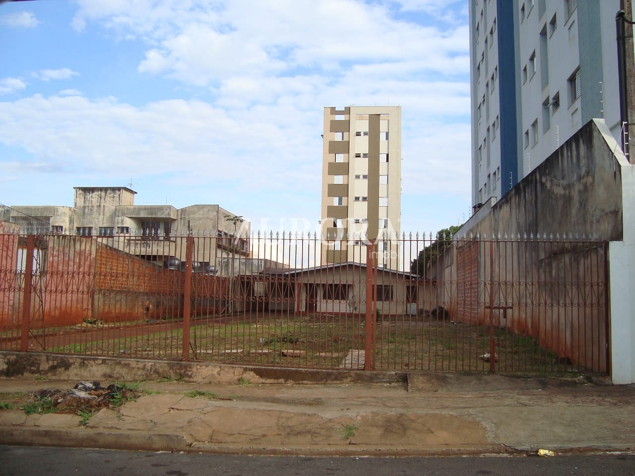 Terreno em Vila Ipiranga, Londrina/PR de 10m² à venda por R$ 2.399.000,00