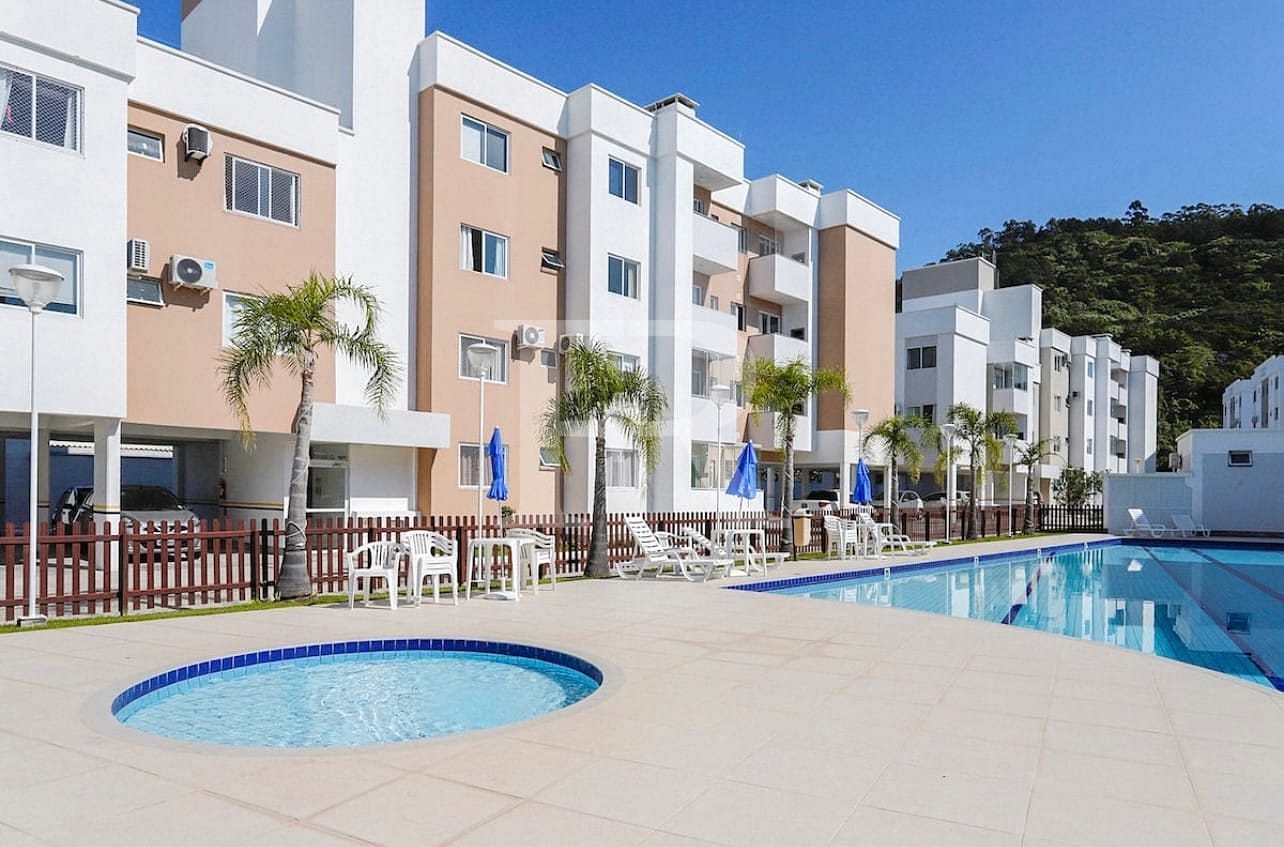 Apartamento em Canasvieiras, Florianópolis/SC de 55m² 2 quartos para locação R$ 2.900,00/mes