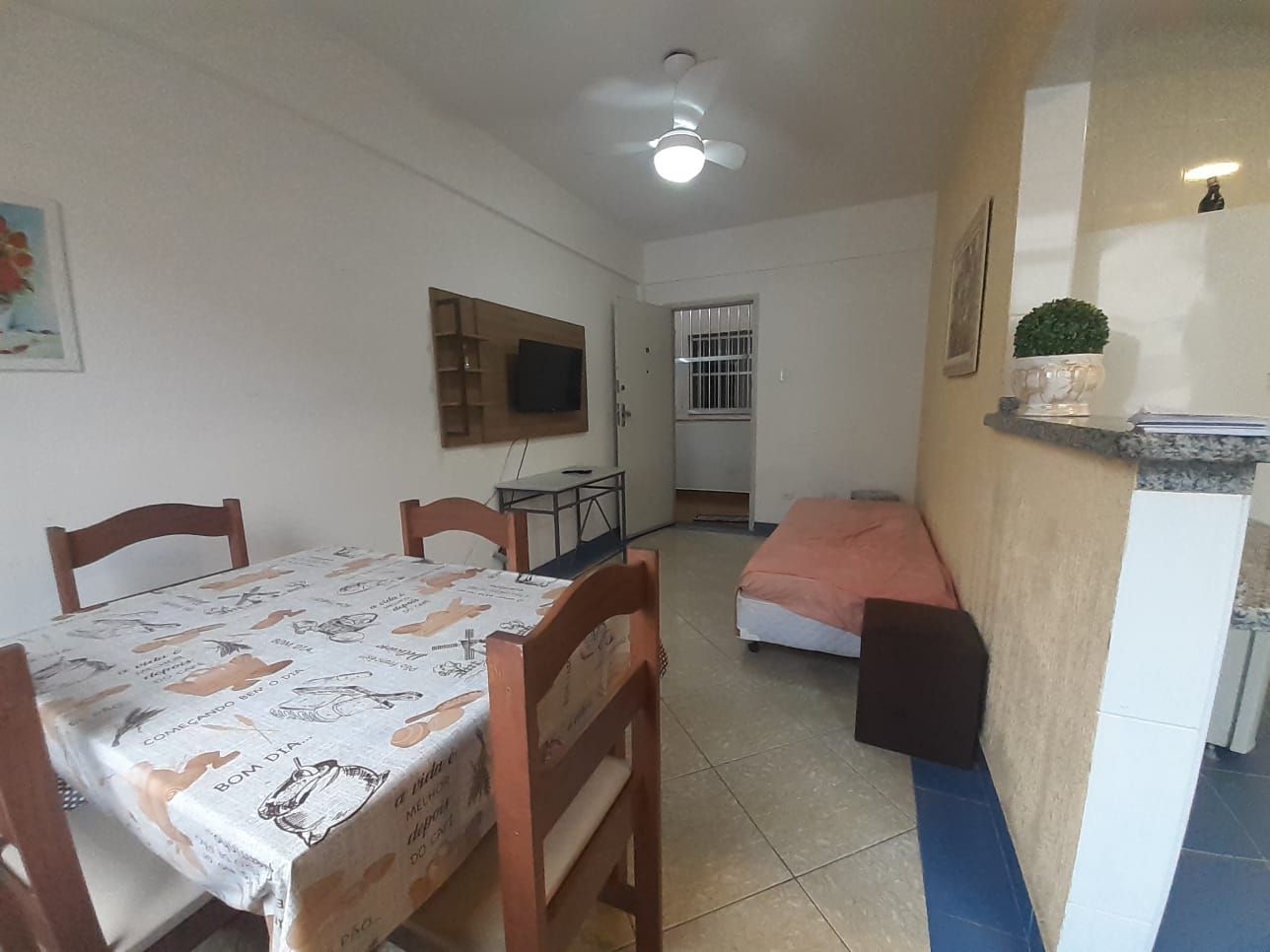 Apartamento em Vila Tupi, Praia Grande/SP de 55m² 1 quartos à venda por R$ 224.000,00