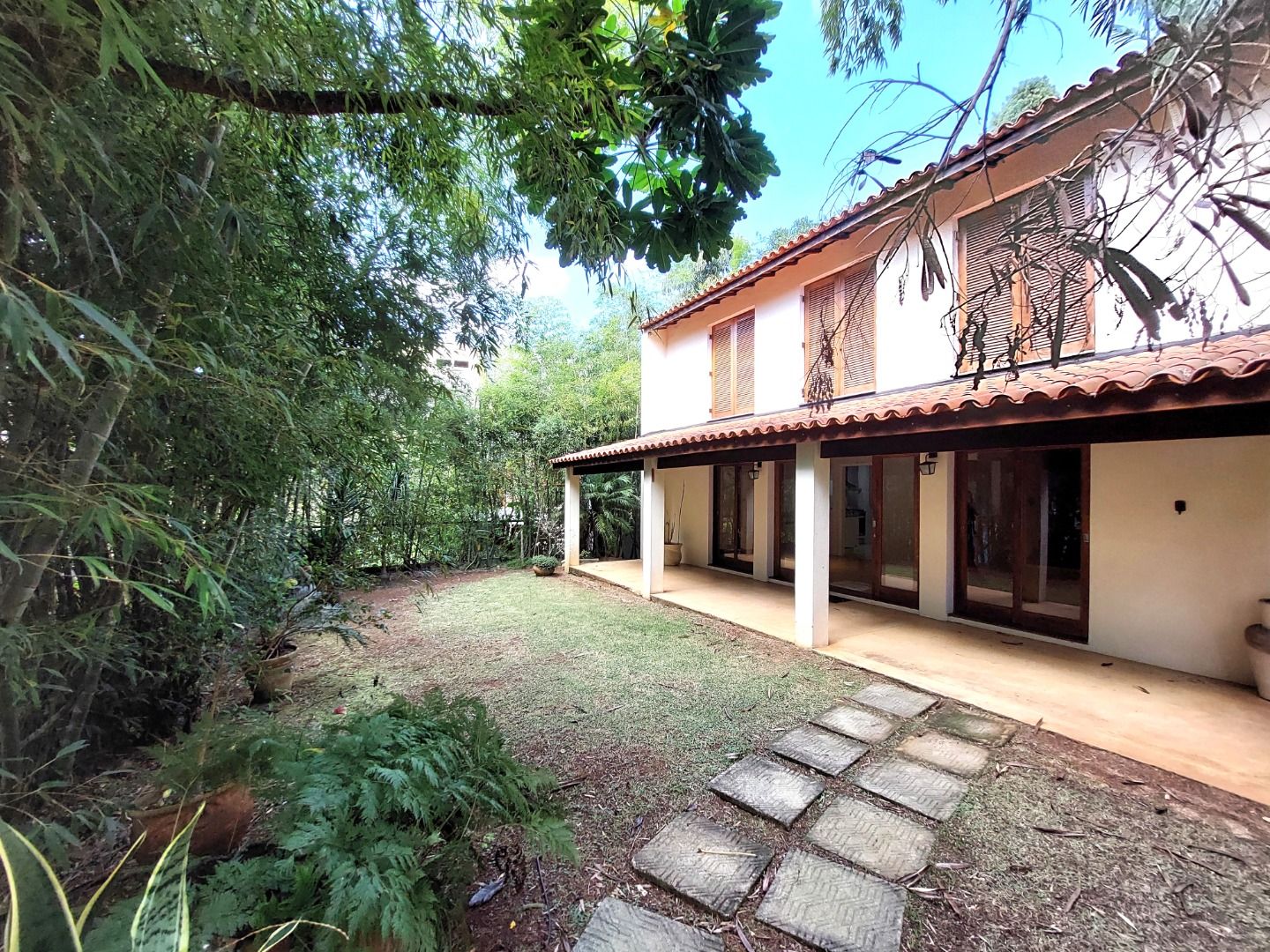 Casa em Chácara do Refúgio, Carapicuíba/SP de 200m² 4 quartos à venda por R$ 1.199.000,00 ou para locação R$ 6.500,00/mes