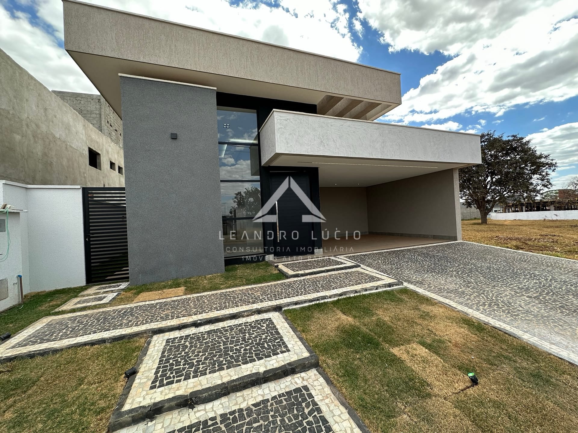 Casa em Jardim Esmeraldas, Aparecida de Goiânia/GO de 151m² 3 quartos à venda por R$ 1.229.000,00
