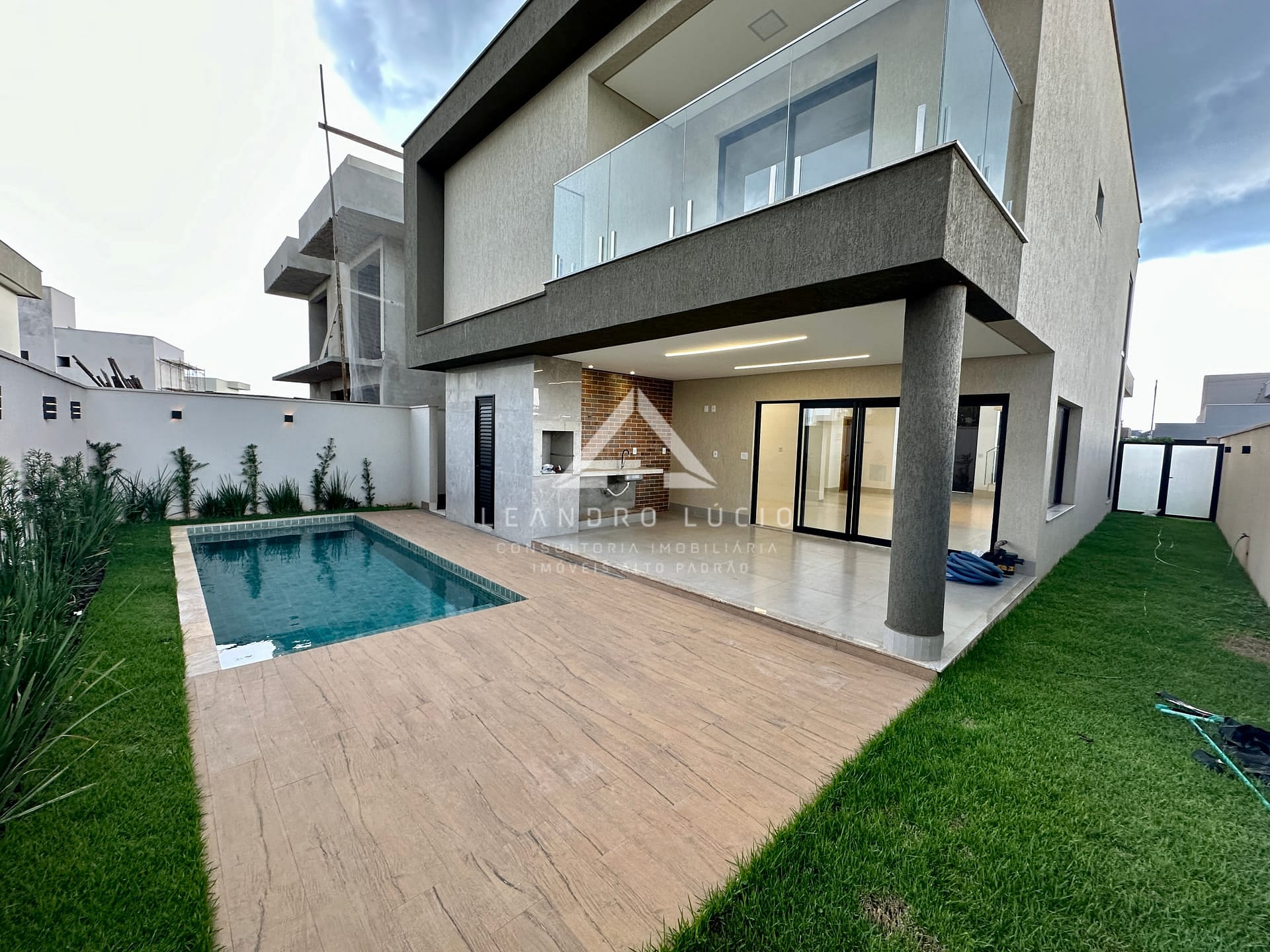 Casa em Jardim Esmeraldas, Aparecida de Goiânia/GO de 224m² 3 quartos à venda por R$ 1.589.000,00