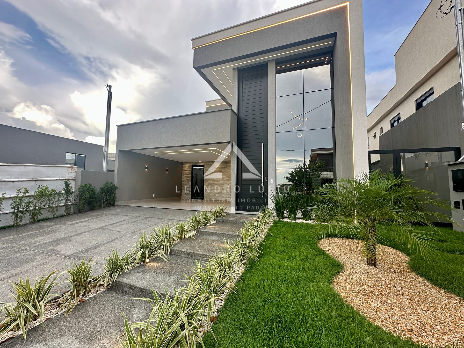 Casa em Jardim Esmeraldas, Aparecida de Goiânia/GO de 155m² 3 quartos à venda por R$ 1.589.000,00