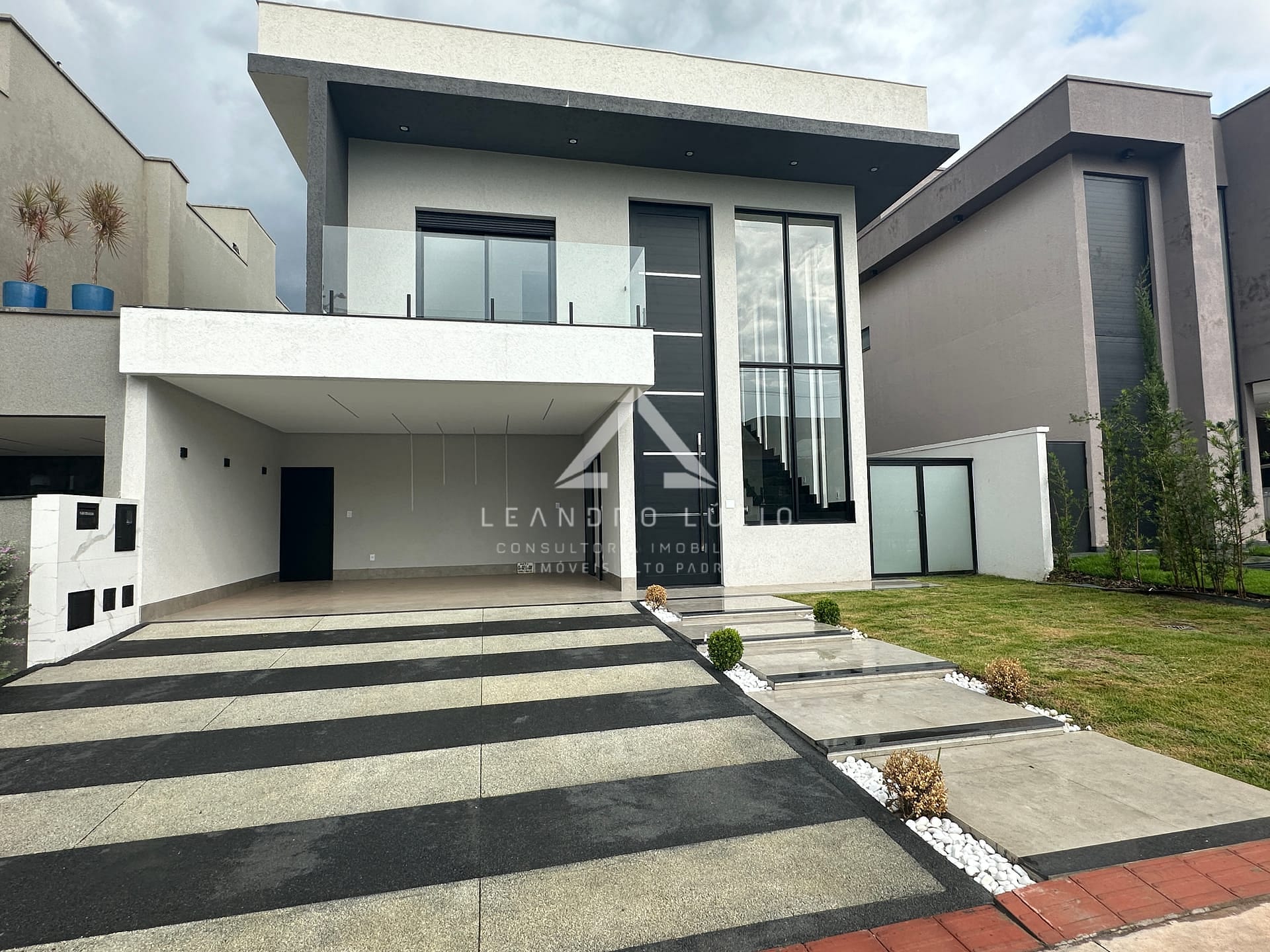 Casa em Jardim Esmeraldas, Aparecida de Goiânia/GO de 205m² 3 quartos à venda por R$ 1.689.000,00