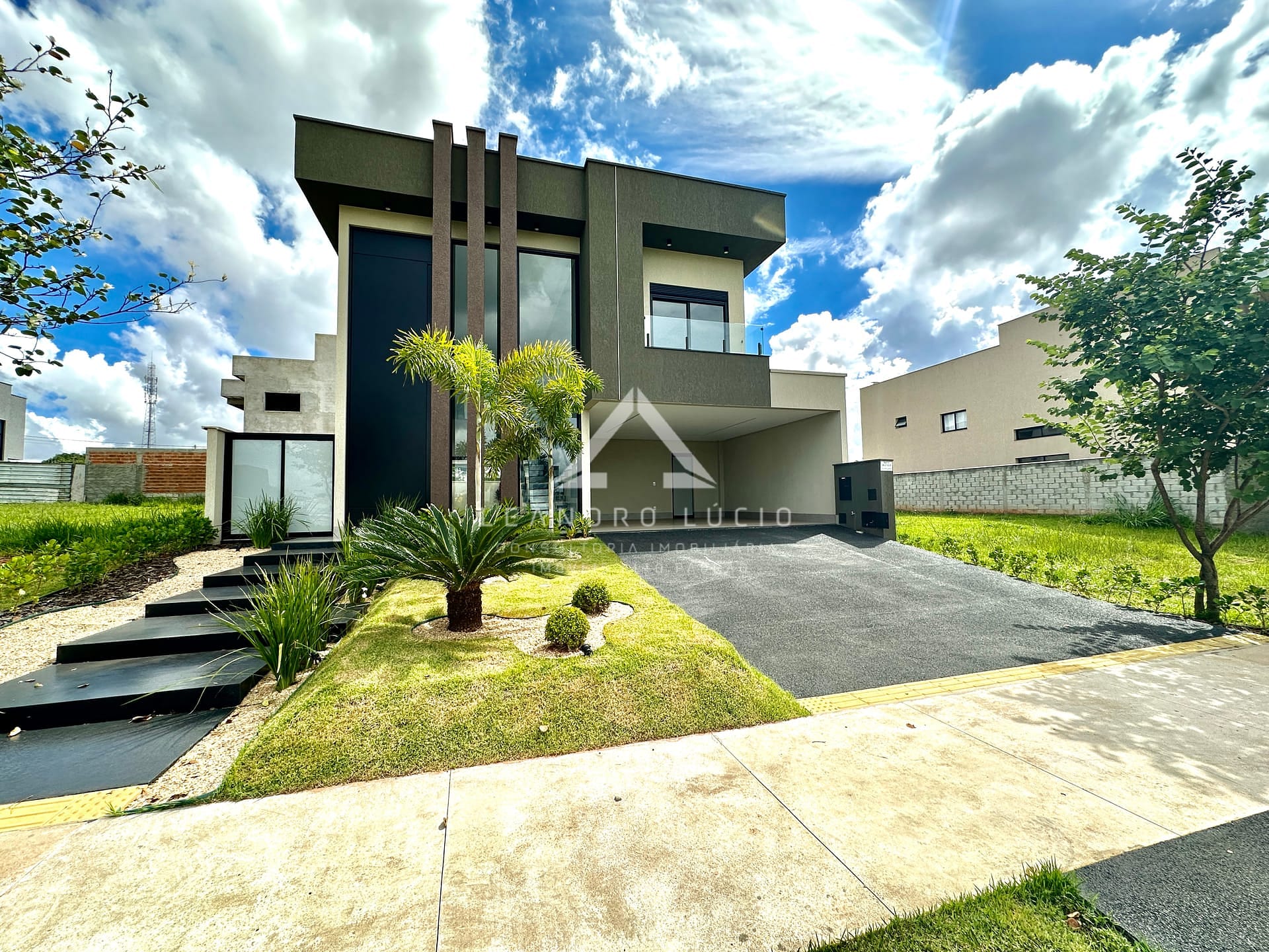 Casa em Jardim Esmeraldas, Aparecida de Goiânia/GO de 274m² 4 quartos à venda por R$ 1.889.000,00