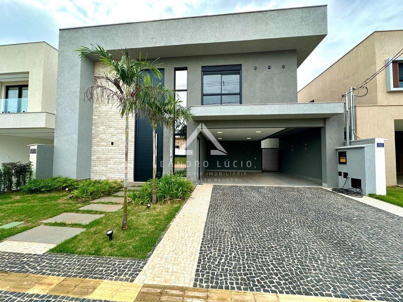 Casa em Parque Residencial Morumbi, Senador Canedo/GO de 283m² 4 quartos à venda por R$ 2.099.000,00