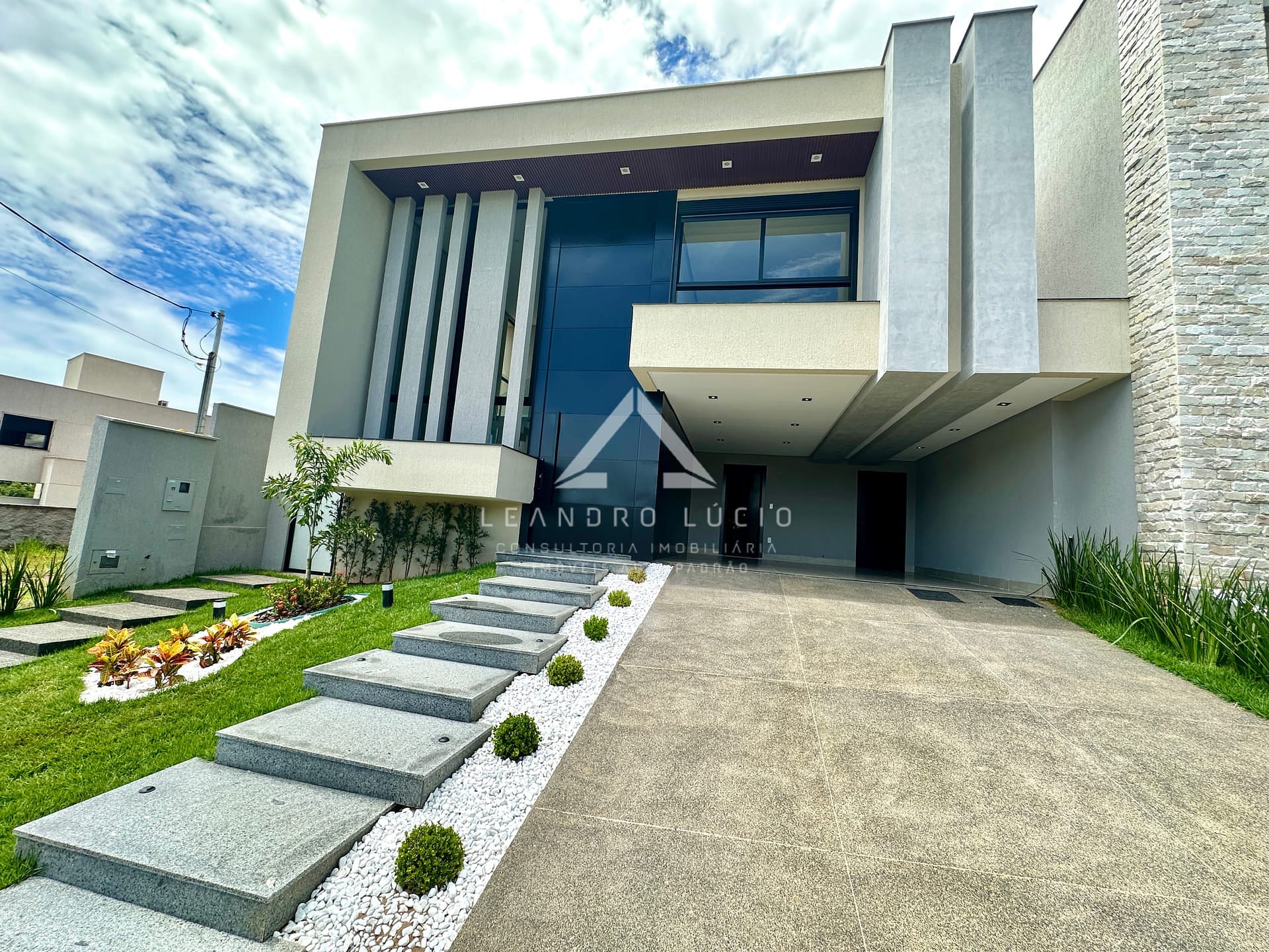 Casa em Parque Residencial Morumbi, Senador Canedo/GO de 256m² 4 quartos à venda por R$ 2.299.000,00