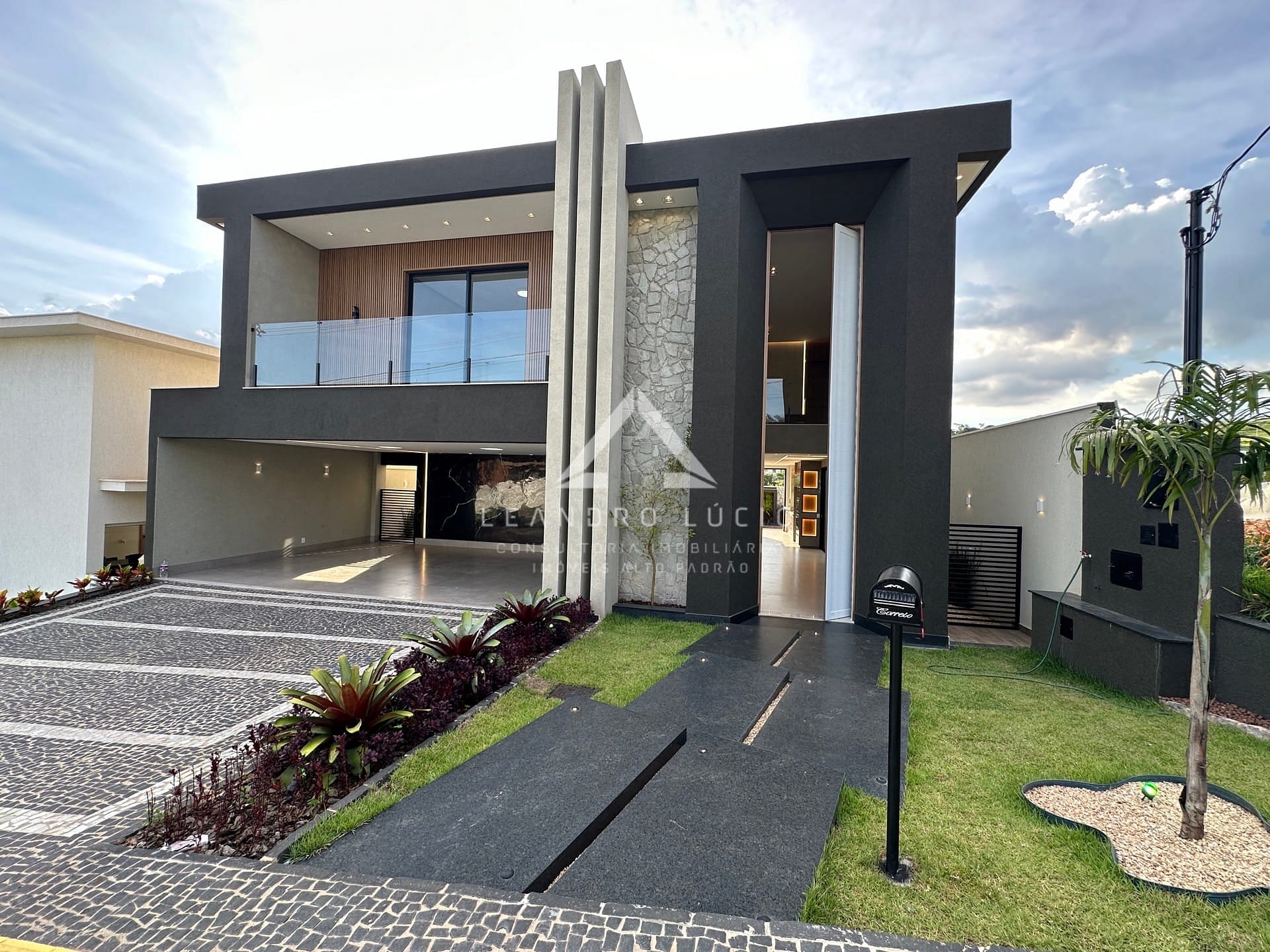 Casa em Parque Residencial Morumbi, Senador Canedo/GO de 365m² 4 quartos à venda por R$ 2.599.000,00