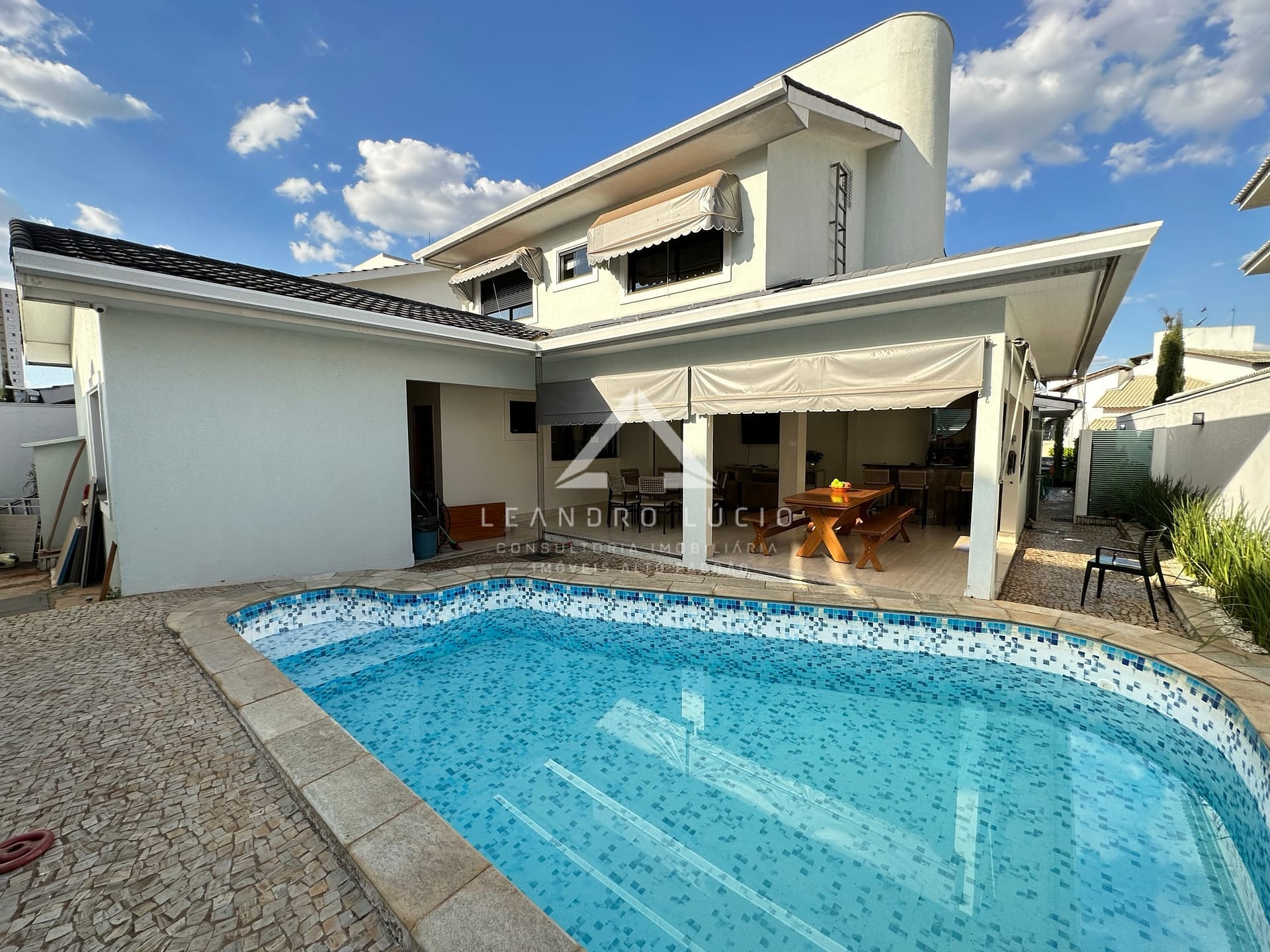Casa em Residencial Granville, Goiânia/GO de 285m² 3 quartos à venda por R$ 2.599.000,00