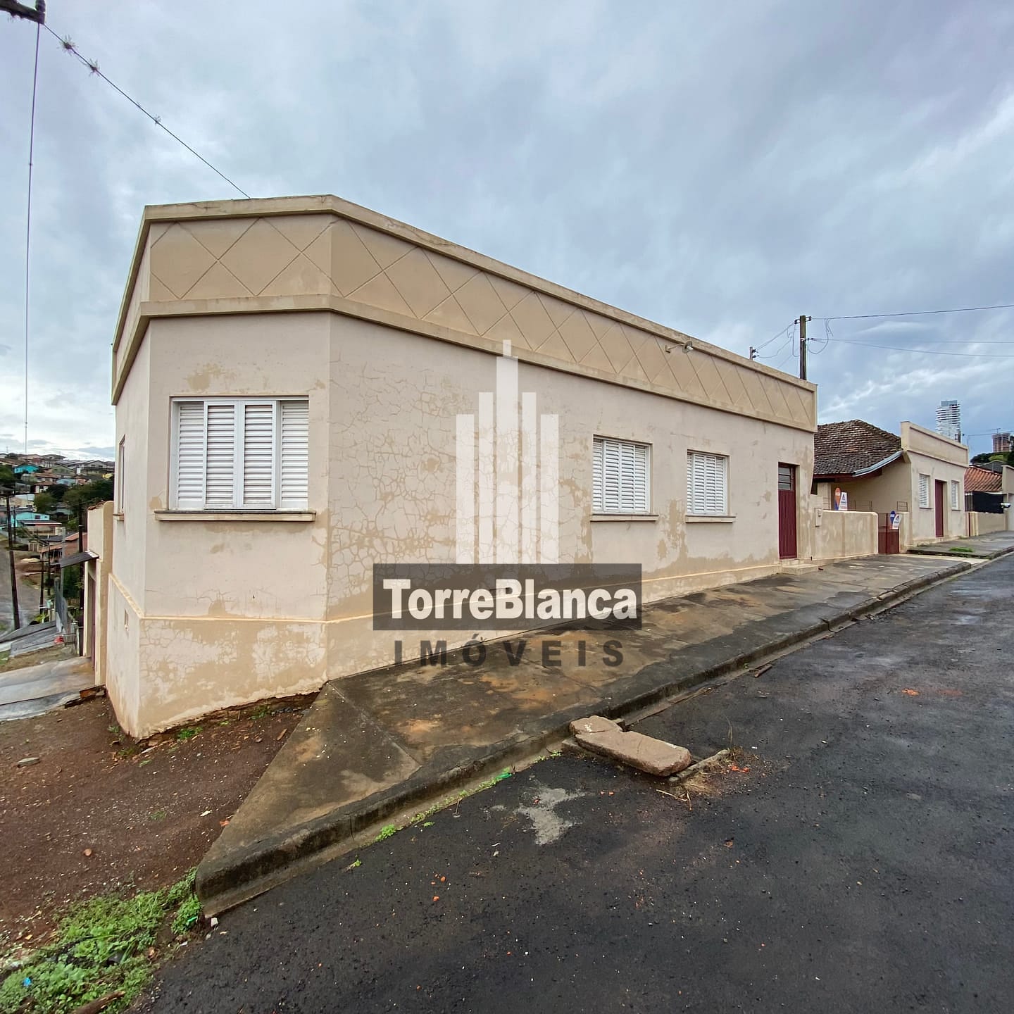 Casa em Olarias, Ponta Grossa/PR de 290m² 2 quartos à venda por R$ 235.000,00 ou para locação R$ 1.700,00/mes
