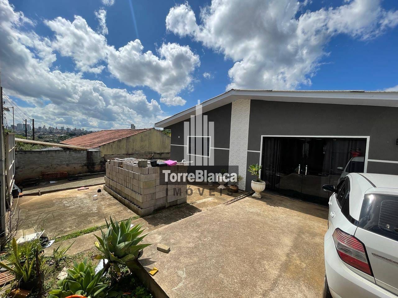 Casa em Uvaranas, Ponta Grossa/PR de 200m² 4 quartos à venda por R$ 439.000,00