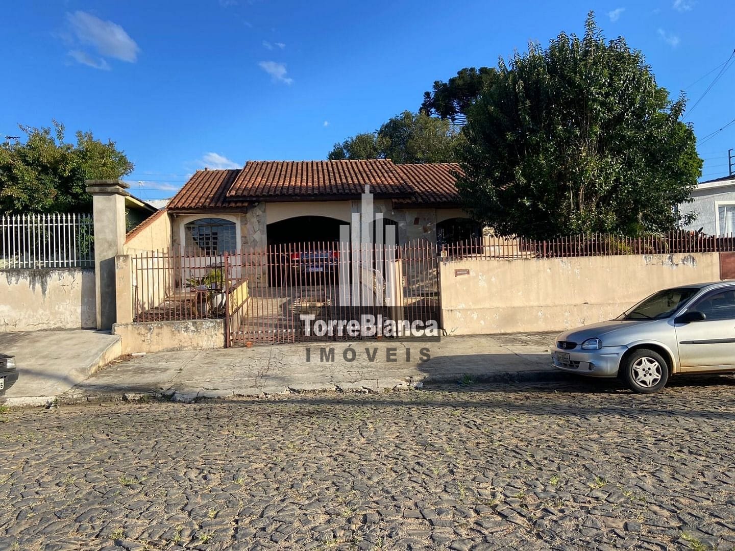 Casa em Uvaranas, Ponta Grossa/PR de 234m² 3 quartos à venda por R$ 449.000,00
