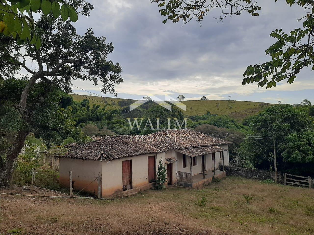 Fazenda em Zona Rural, Oliveira/MG de 900000m² 3 quartos à venda por R$ 2.999.000,00