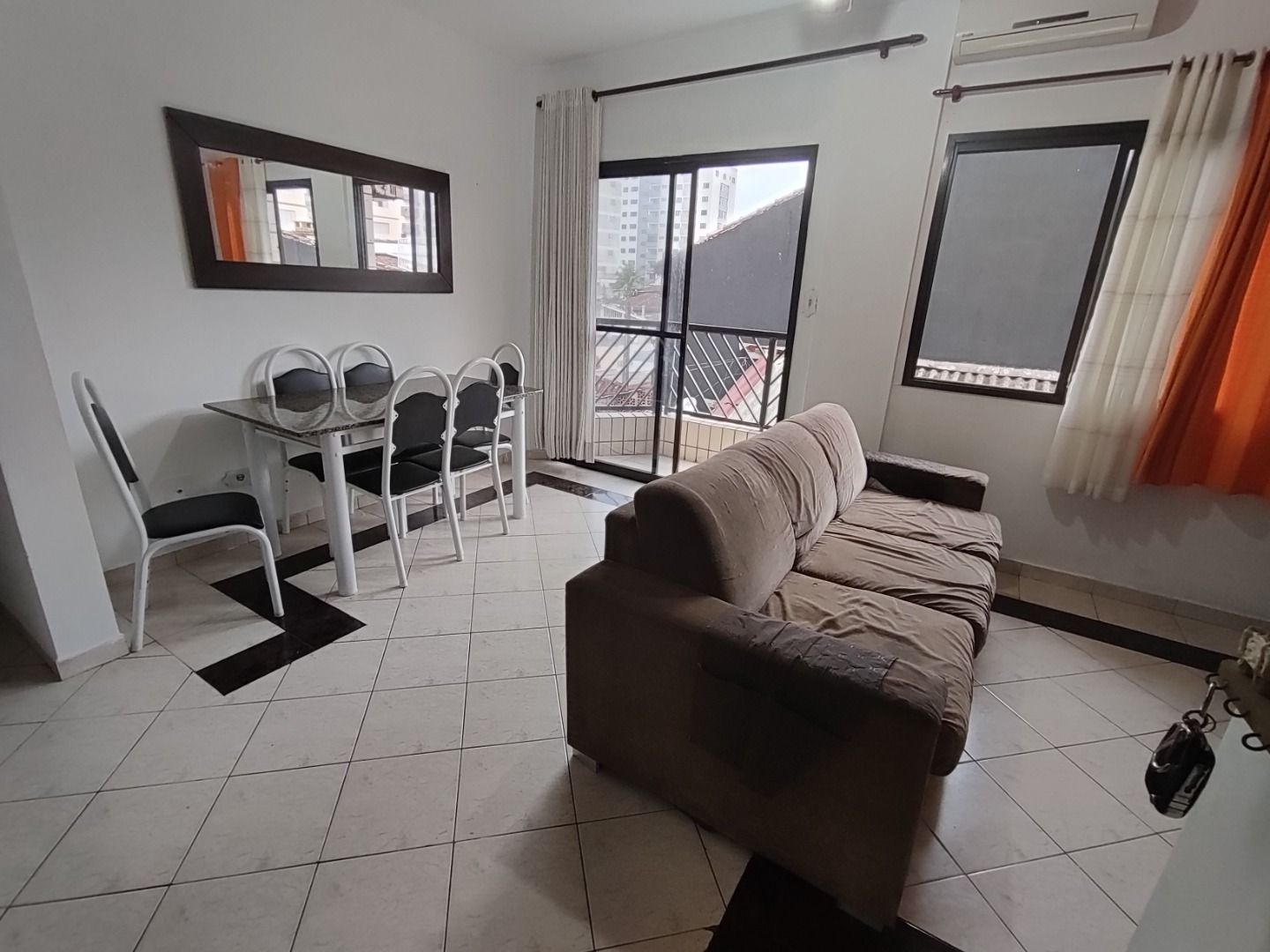 Apartamento em Vila Tupi, Praia Grande/SP de 75m² 2 quartos para locação R$ 2.000,00/mes
